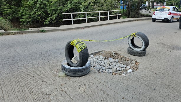 Entre baches y un puente roto; así viven vecinos de la calle Universidad en Poza Rica