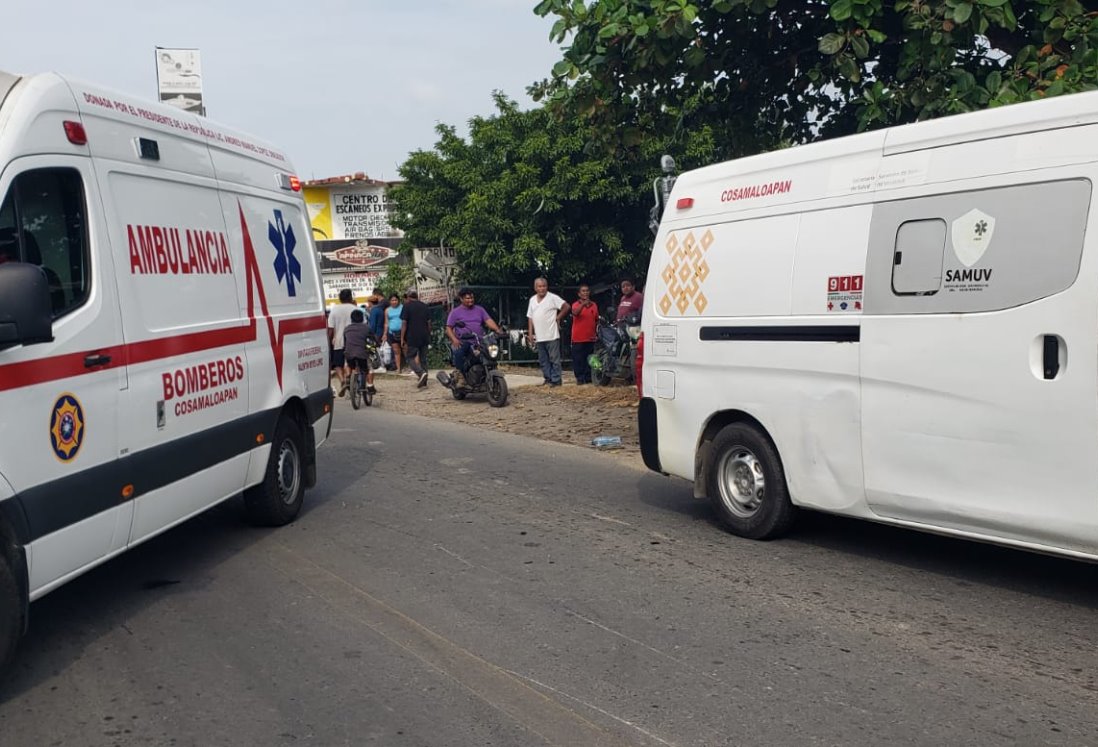 Aparatoso choque de motocicletas en Cosamaloapan deja tres heridos, dos de gravedad