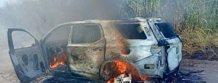 Camioneta se incendia y se consume en carretera de Paso de Ovejas