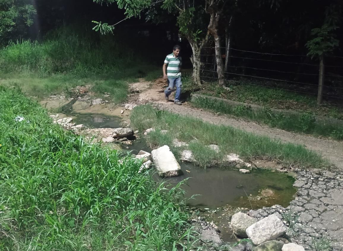 Se forma enorme socavón en colector que afecta a la Chichihua en Acayucan l VIDEO