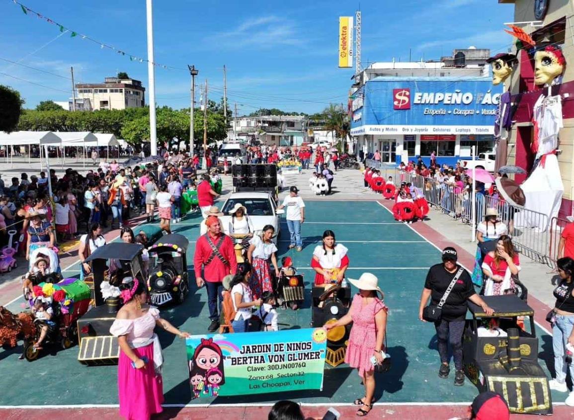 Cientos de niños participaron este martes en desfile conmemorativo de la Revolución Mexicana