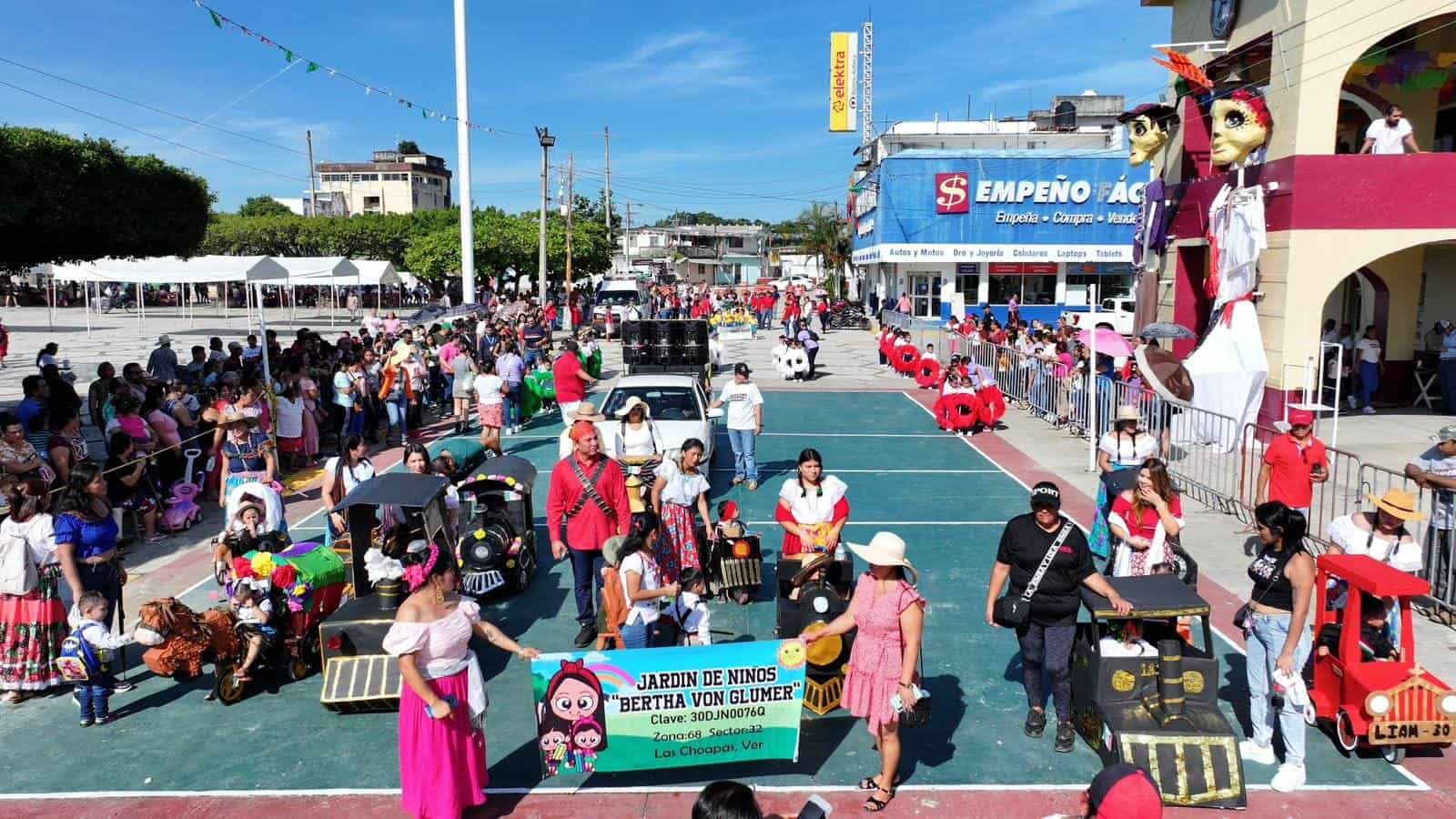 Cientos de niños participaron este martes en desfile conmemorativo de la Revolución Mexicana