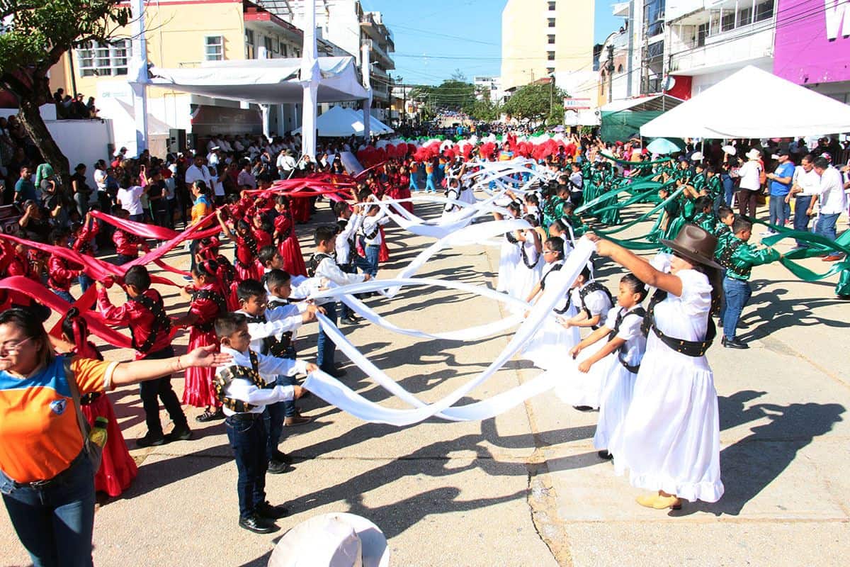 Desfile de la Revolución: esta cantidad de estudiantes participarán en Coatzacoalcos | VIDEO