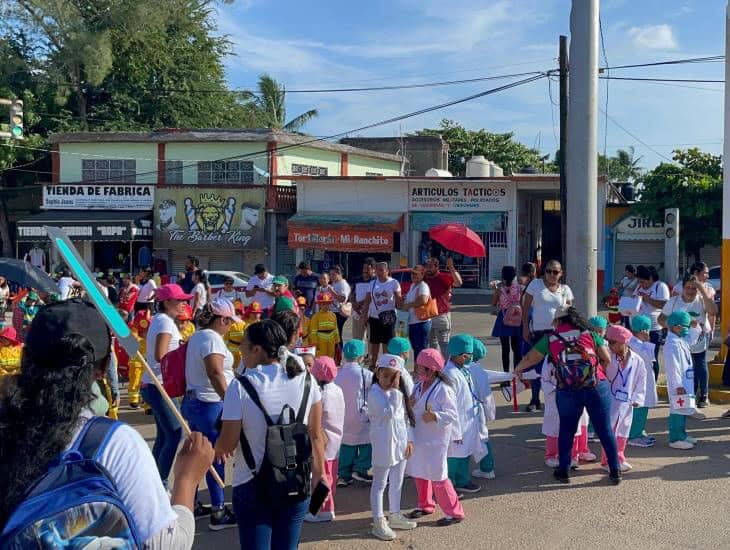 Desfile en Acayucan: conmemoran el 114 aniversario de la Revolución Mexicana