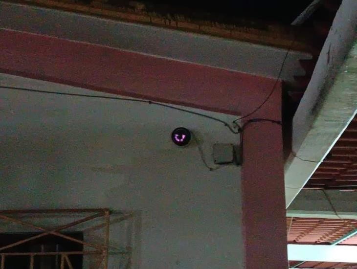 Ante constantes robos, en Moloacán aumenta instalación de cámaras de vigilancia