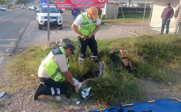 Camioneta embiste a motociclista en carretera tramo Chocamán