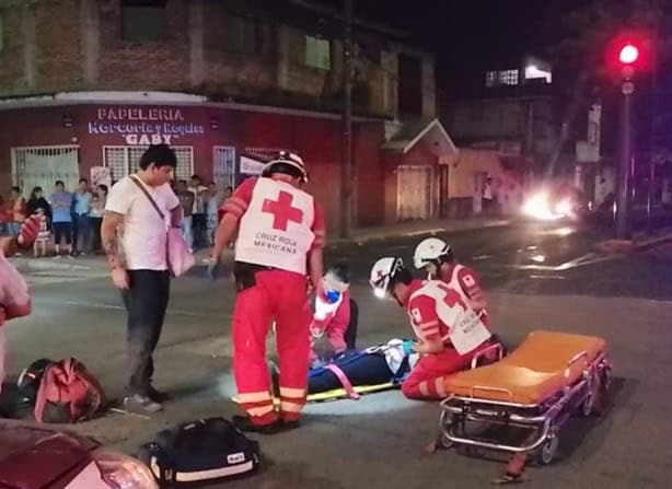 Accidente entre motocicleta y taxi en colonia de Orizaba