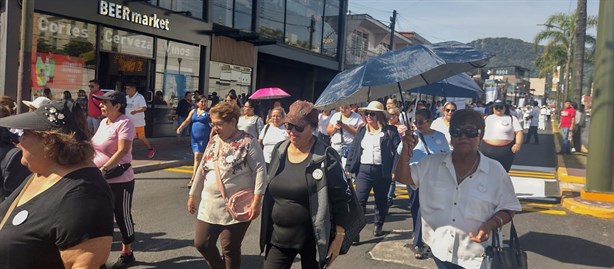 Marchan en Orizaba por los 100 años de la Facultad de Enfermería de UV