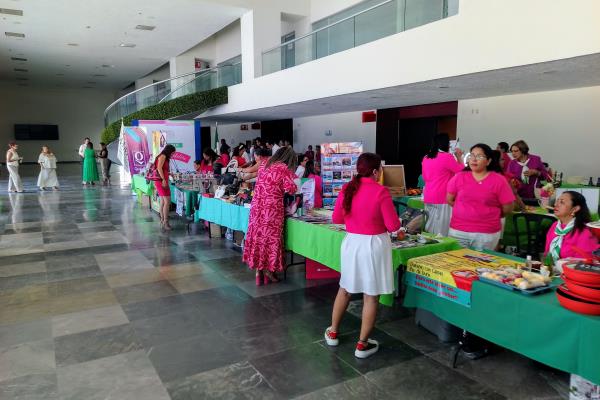 Realizan la Expo Mujer Emprendedora en el WTC de Boca del Río