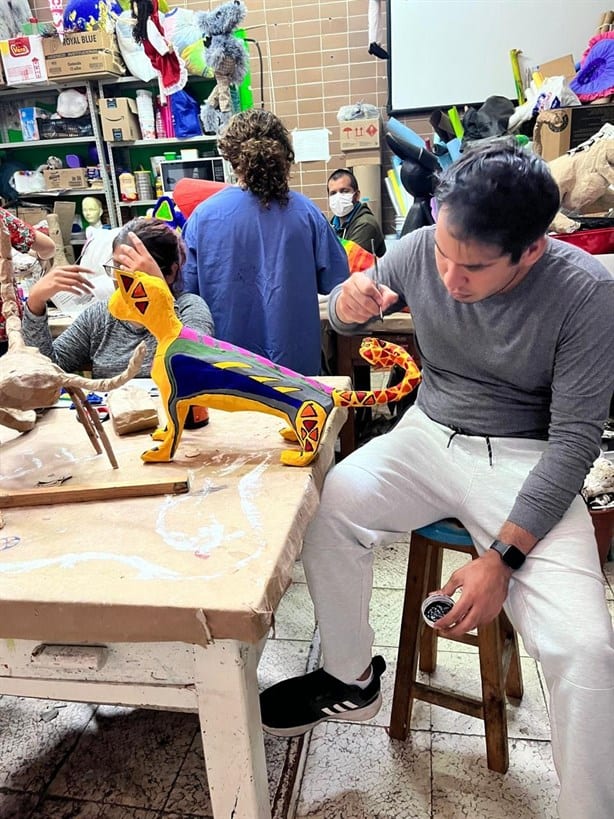 Alumnos de la BENV exponen alebrijes en la Biblioteca Carlos Fuentes de Xalapa