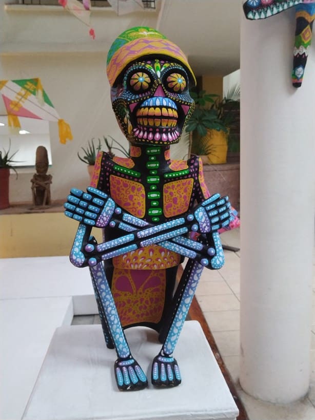 Alumnos de la BENV exponen alebrijes en la Biblioteca Carlos Fuentes de Xalapa