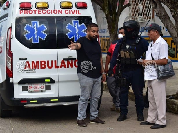 Empleado del IMSS arrolla a asaltantes tras robo de más de 100 mil pesos, en Acayucan l VIDEO