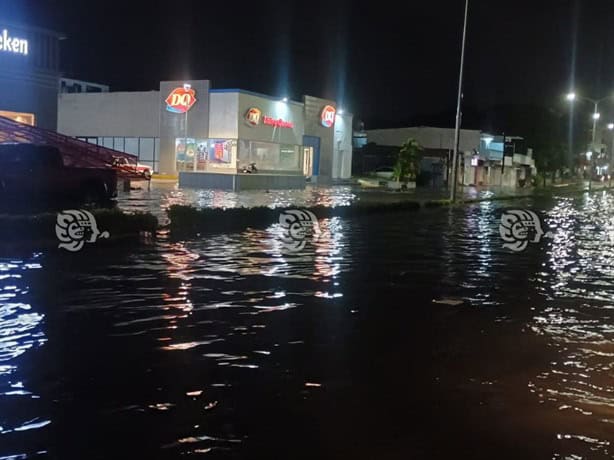 Frente Frío 10 llega con tormenta y encharcando avenidas de Coatzacoalcos l VIDEO