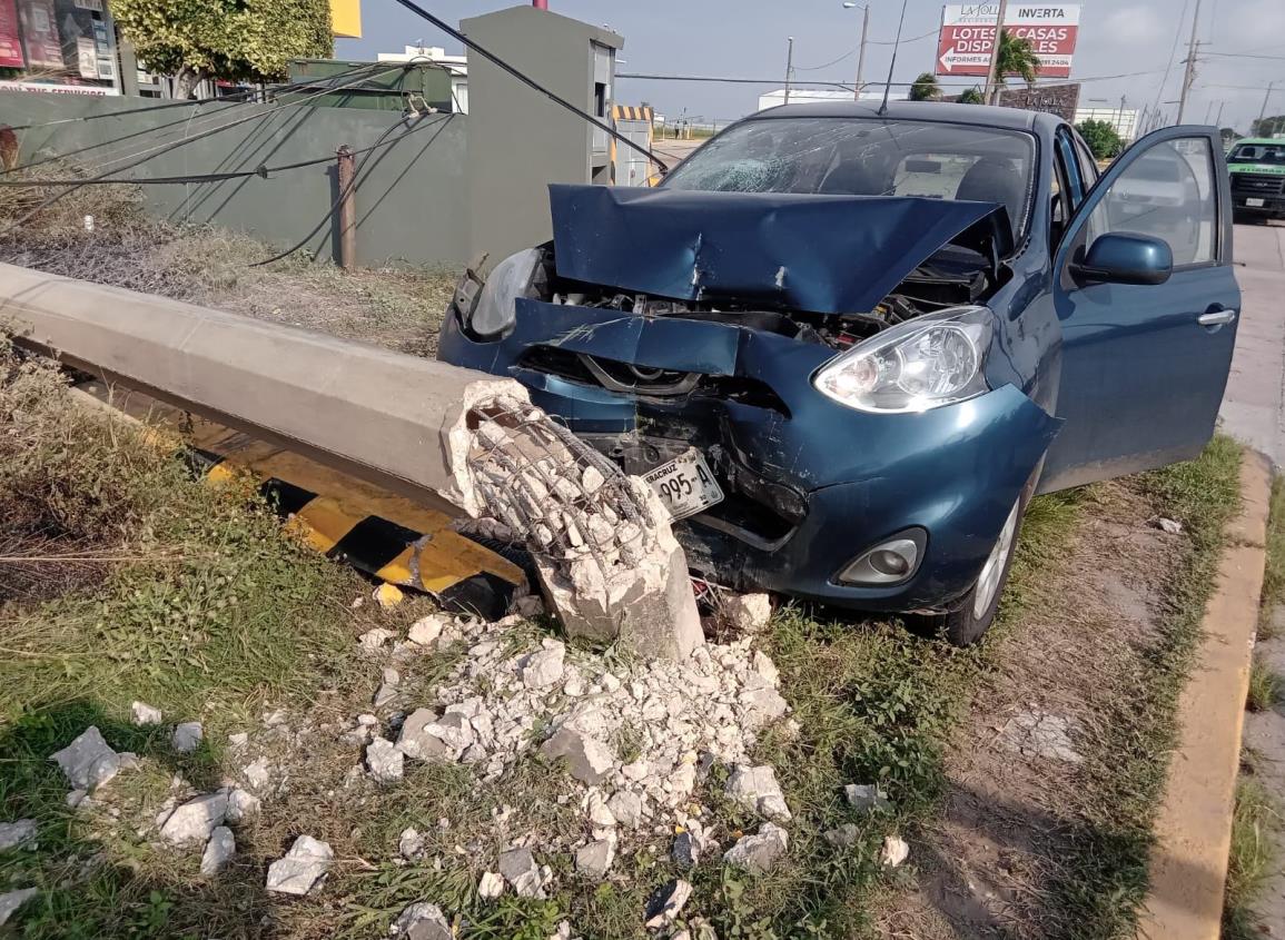 Auto impacta poste en carretera a Las Barrillas y deja sin luz al poniente l VIDEO