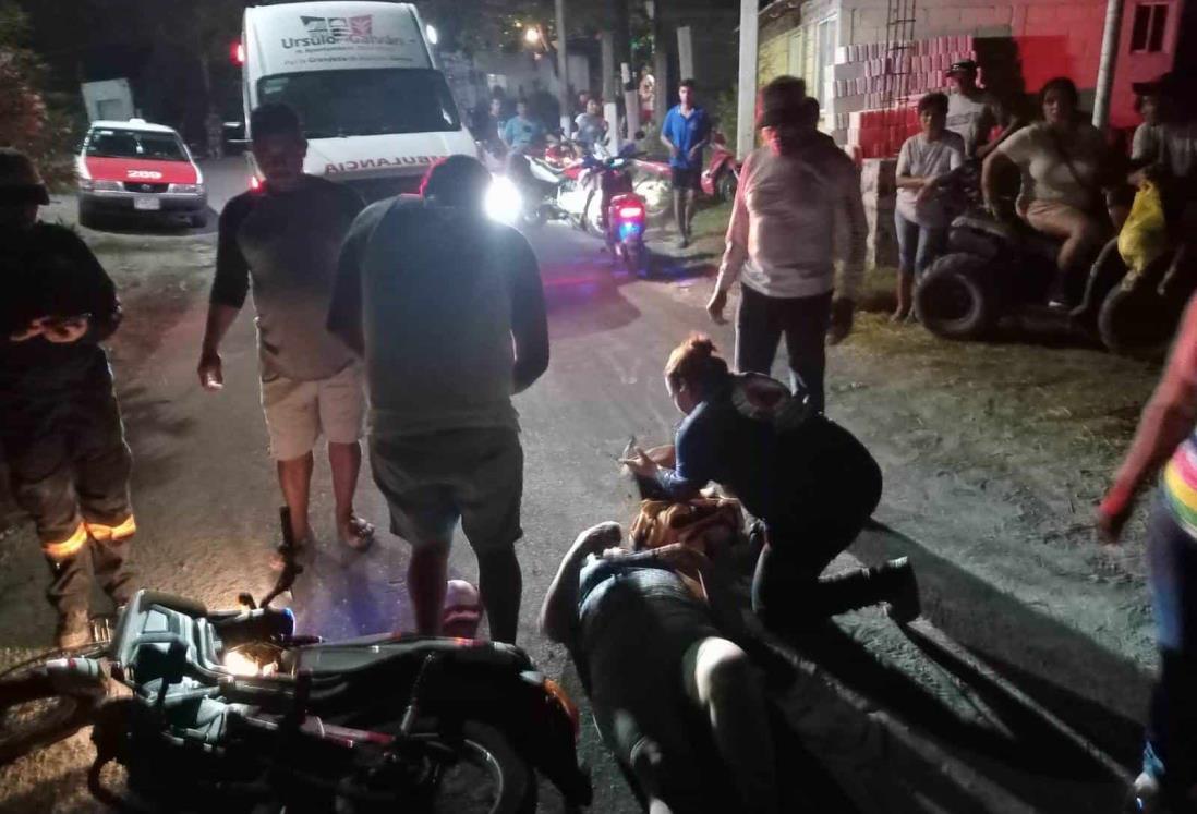 Motociclistas chocan de frente en calles de Úrsulo Galván, Veracruz