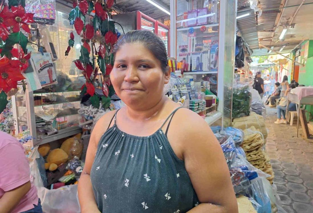 Inicia la instalación de productos navideños en Veracruz, este lunes empiezan las ventas