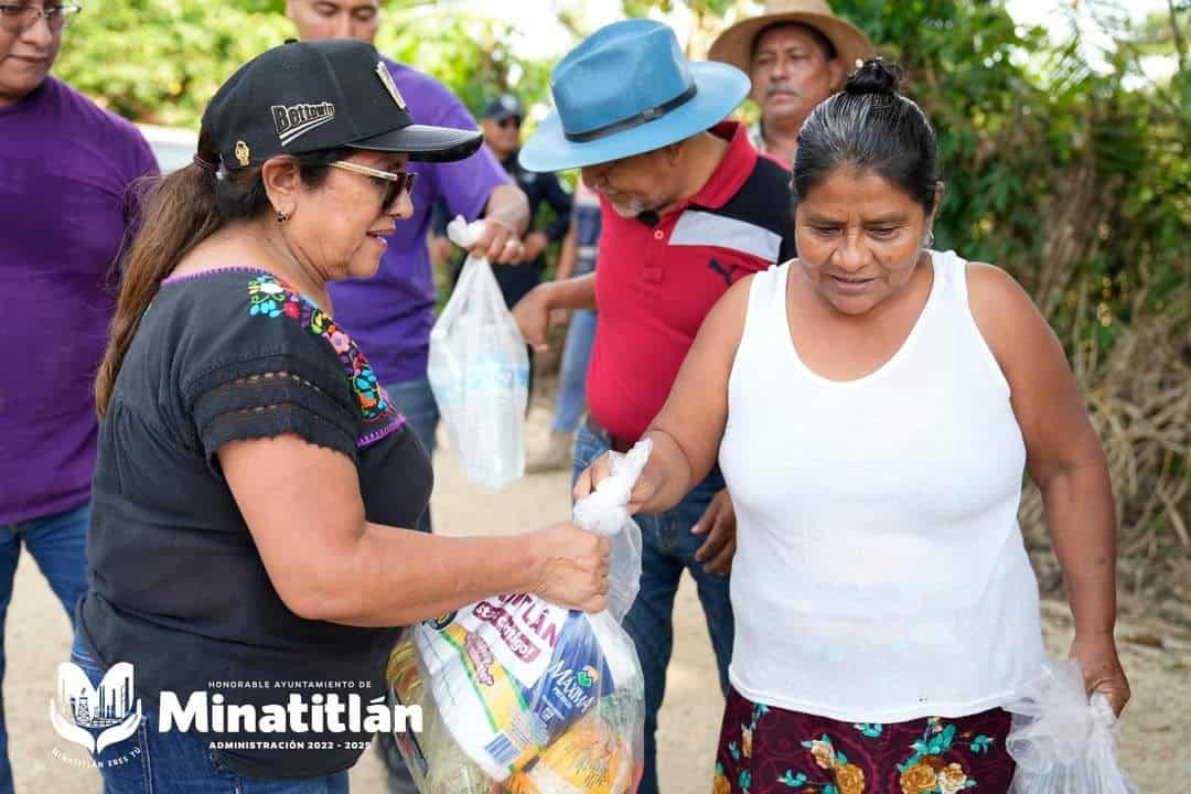 Continúa la entrega de despensas por parte de la Dra. Carmen Mede