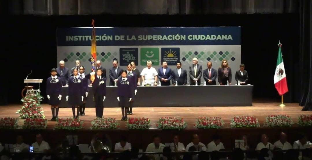 Reconocen a estudiantes destacados de Veracruz con el Premio de la Superación Ciudadana