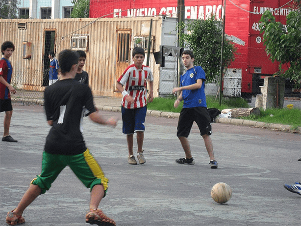 ¿Te pueden multar en Veracruz por jugar futbol en la calle? Esto se sabe