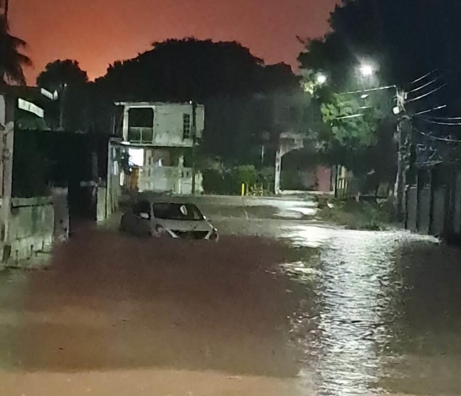 Automóviles los más afectados por Fuerte lluvia dejada por el Frente Frío 10