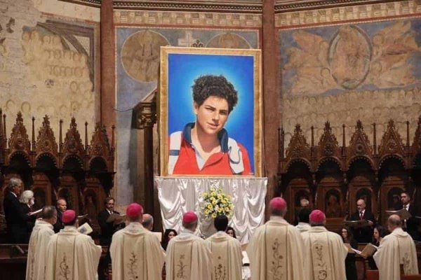¿Quién es Carlo Acutis? El primer santo milenial que será canonizado en 2025 | Vida y Obra