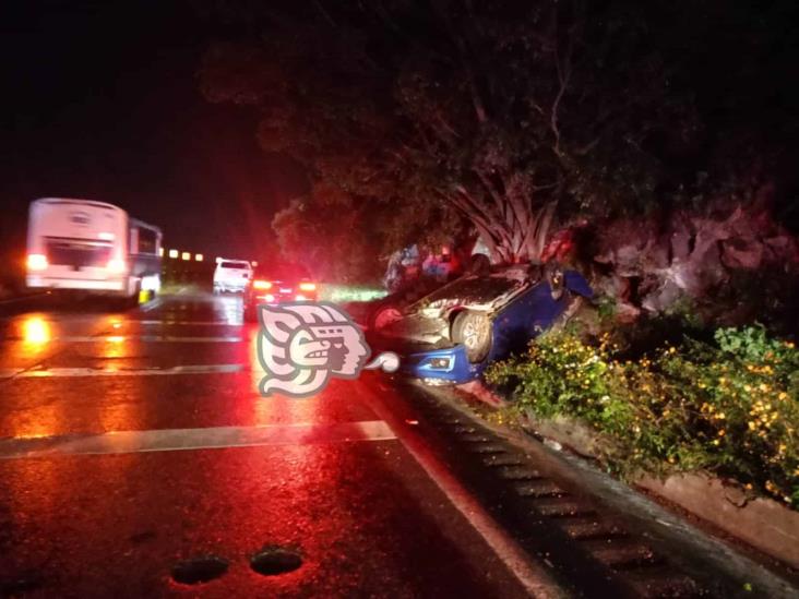 Volcadura sobre la autopista Orizaba-Puebla deja 3 personas heridas