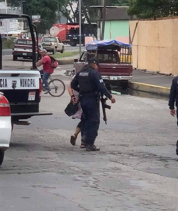 Policía de Tierra Blanca detiene a dos presuntos ladrones de tiendas