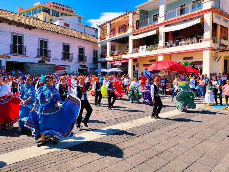 Participan miles en desfiles de la Revolución Mexicana en norte de Veracruz