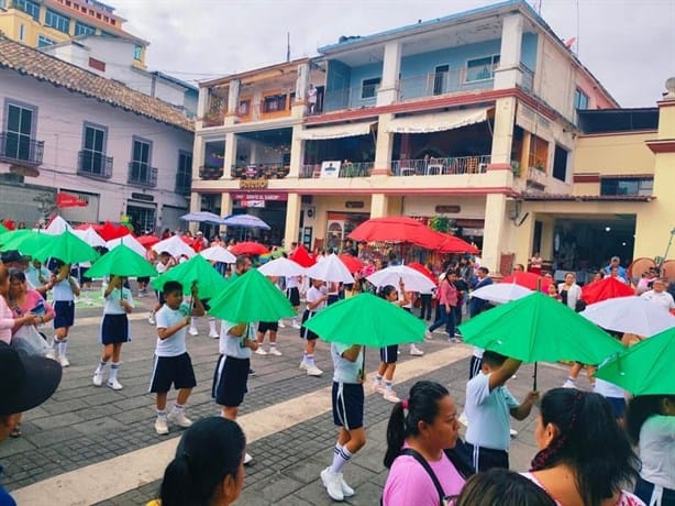 Participan miles en desfiles de la Revolución Mexicana en norte de Veracruz