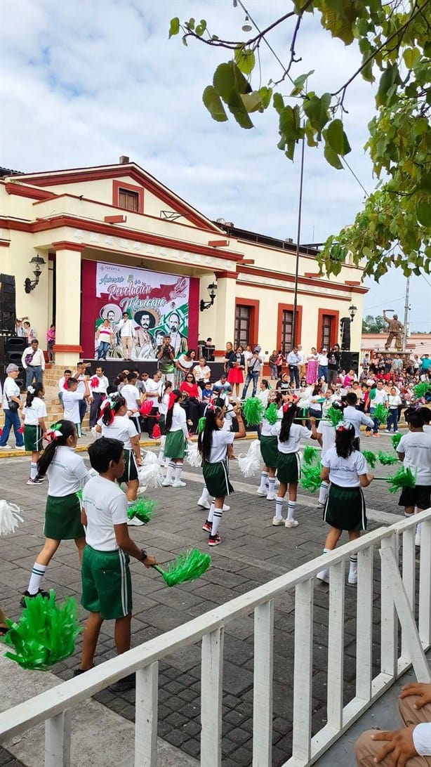 Participan miles en desfiles de la Revolución Mexicana en norte de Veracruz