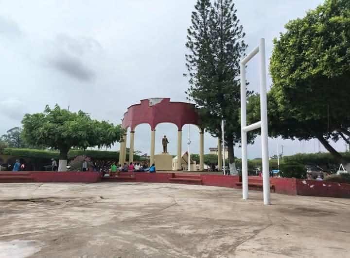 Alcaldesa de Las Choapas ya alista su Villa Navideña... ¿y las obras?