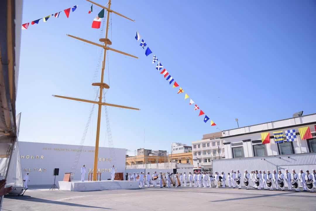 Conmemoran el Día de la Armada de México en Veracruz