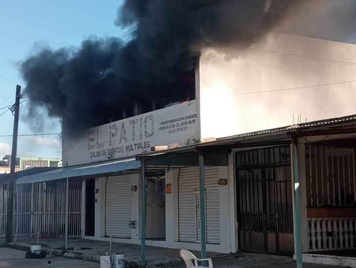 Arde en llamas una vivienda en colonia de Coatzacoalcos, hombre logra salvarse | VIDEO