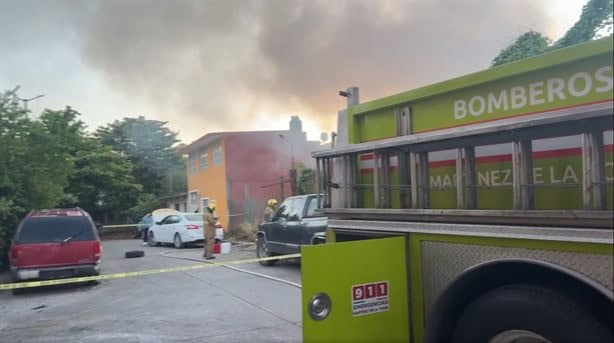 Voraz incendio consume taller mecánico en Martínez de la Torre