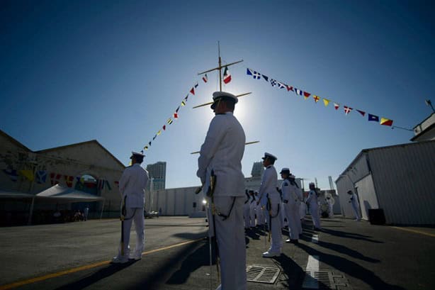 Rocío Nahle acude a conmemoración del Día de la Armada de México