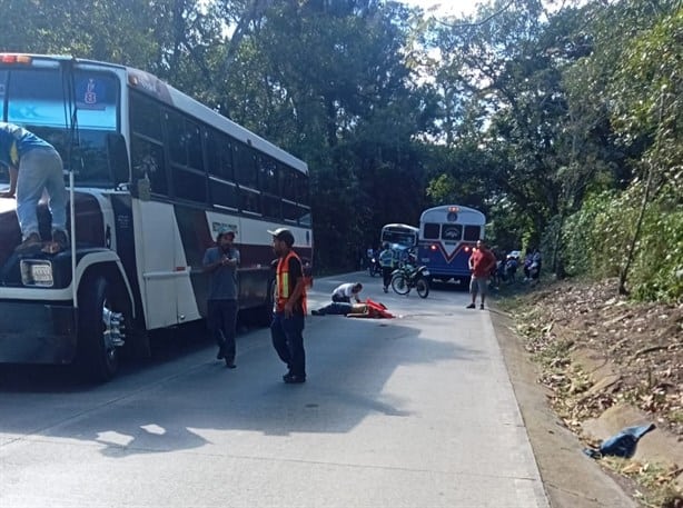 Tragedia en Coatepec: hombre pierde la vida arrollado por dos autobuses