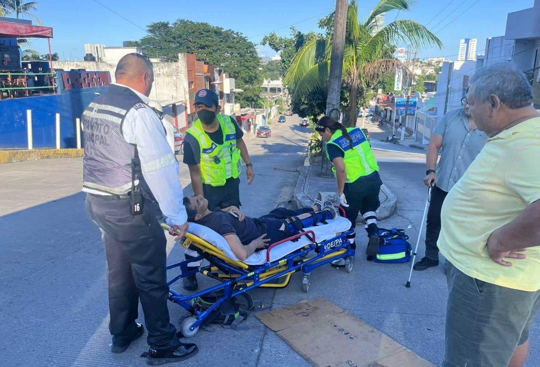 Motociclista termina en el hospital tras impactarse contra auto en Boca del Río | VIDEO