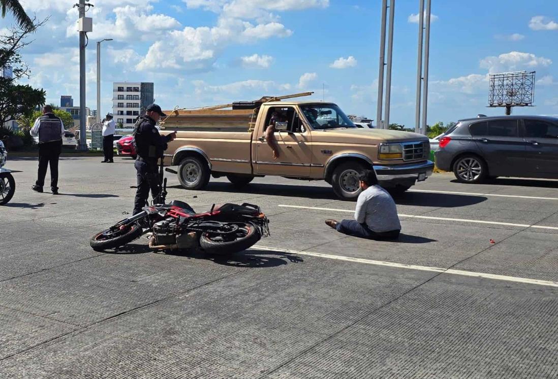 Conductora provoca accidente en las inmediaciones del WTC, en Boca del Río