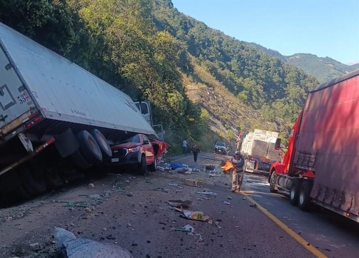 Se desata carambola en las Cumbres de Maltrata, dejando tres lesionados