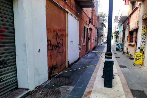 Denuncian inmueble deteriorado en callejón Clavijero del centro de Veracruz