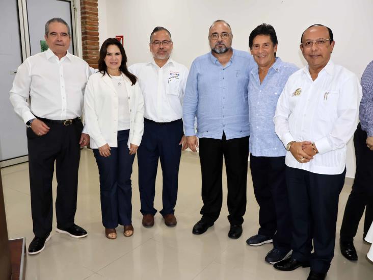 Club Rotario Veracruz AC realiza sesión solemne con socios