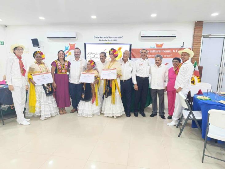 Grupo Cultural Fénix rinde reconocimiento al Ballet Tradiciones de México por 52 años de trayectoria