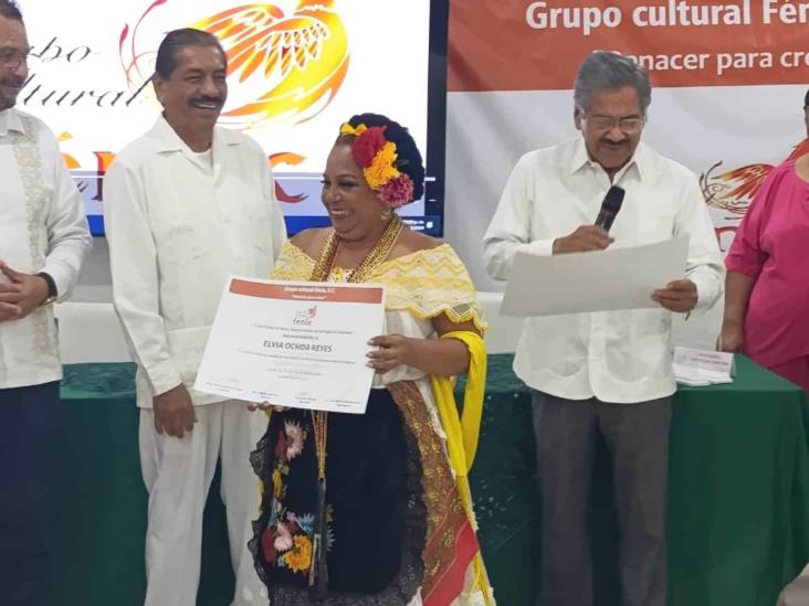 Grupo Cultural Fénix rinde reconocimiento al Ballet Tradiciones de México por 52 años de trayectoria