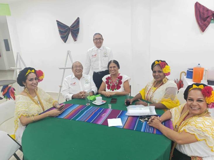 Grupo Cultural Fénix rinde reconocimiento al Ballet Tradiciones de México por 52 años de trayectoria