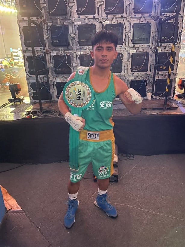 Boxeador del sur de Veracruz triunfa en el torneo verde y oro del WBC