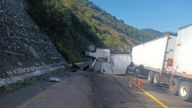 Se desata carambola en las Cumbres de Maltrata, dejando tres lesionados