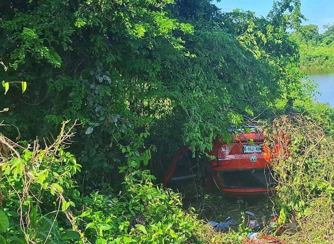 Muere automovilista tras volcadura en la Cosoleacaque-La Tinaja a la altura de Isla 