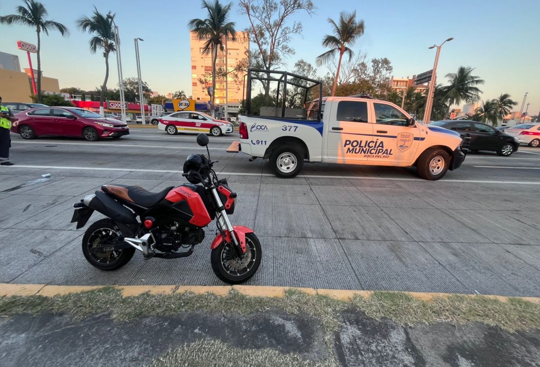 Motociclista sufre fractura tras accidente en Costa de Oro, Boca del Río