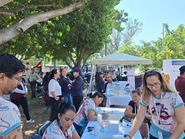 Realizan Feria por el "Día Naranja" en Veracruz