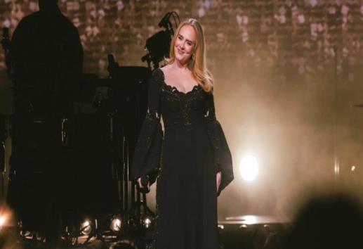 Tunden en redes a Adele por precio de su vinil en Las Vegas